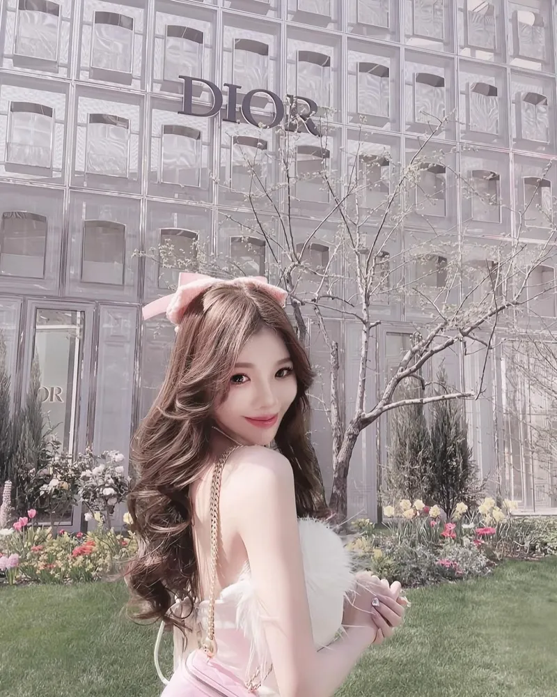「Dior聖水洞旗艦店」韓國首爾預約制咖啡廳！高雅法式浪漫、星星標誌、戶外庭園！