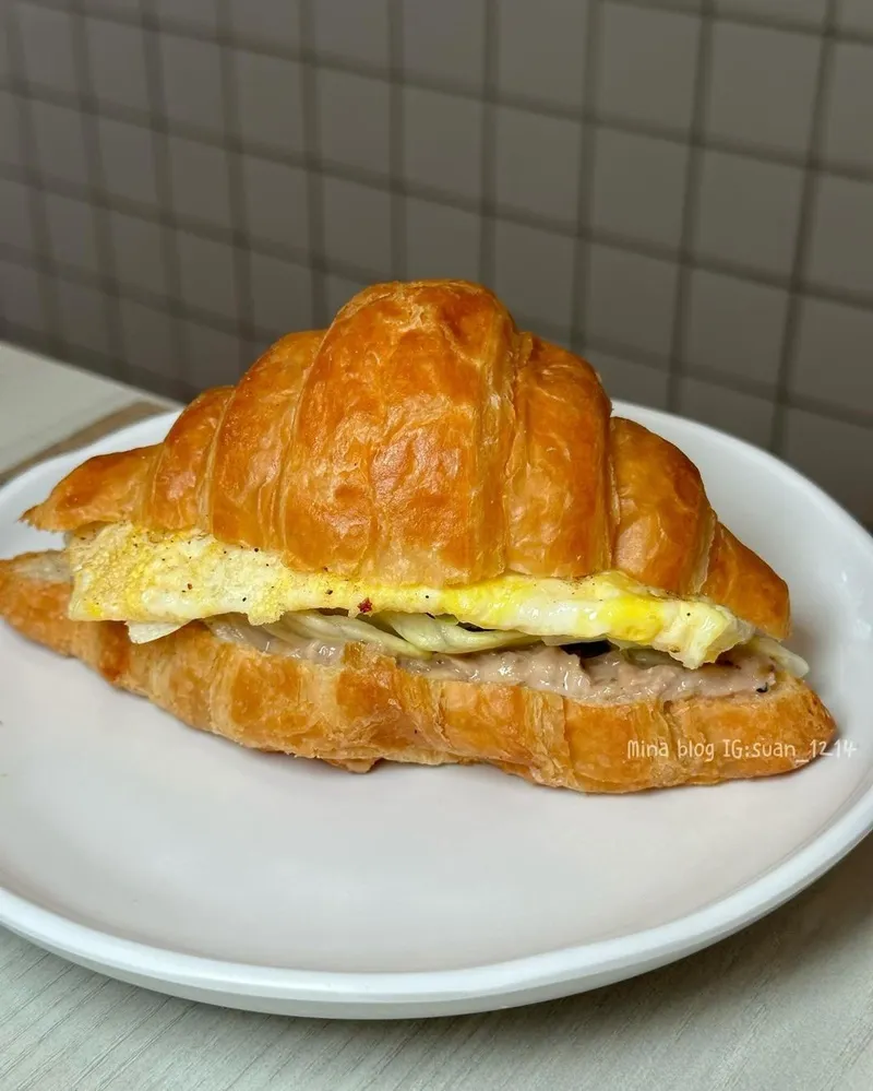 「吉飽早餐」新北板橋早餐店！新鮮食材豐富多樣、明亮舒適環境、套餐便宜又美味！