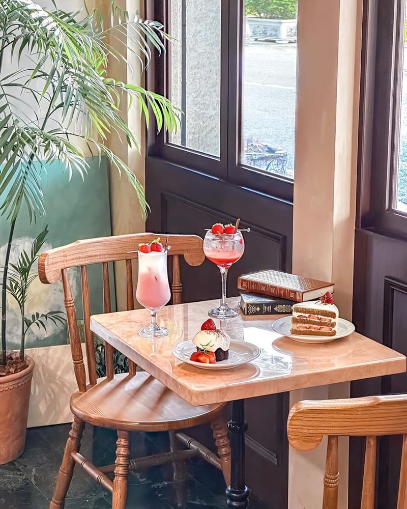 「RAN CAFE」高雄復古歐風甜點店!精緻草莓美學、華麗氛圍、質感歐風空間、極致甜點體驗!