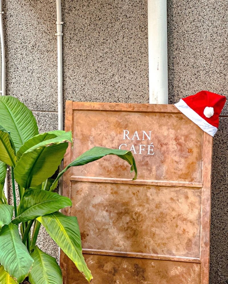 「RAN CAFE」高雄復古歐風甜點店!精緻草莓美學、華麗氛圍、質感歐風空間、極致甜點體驗!