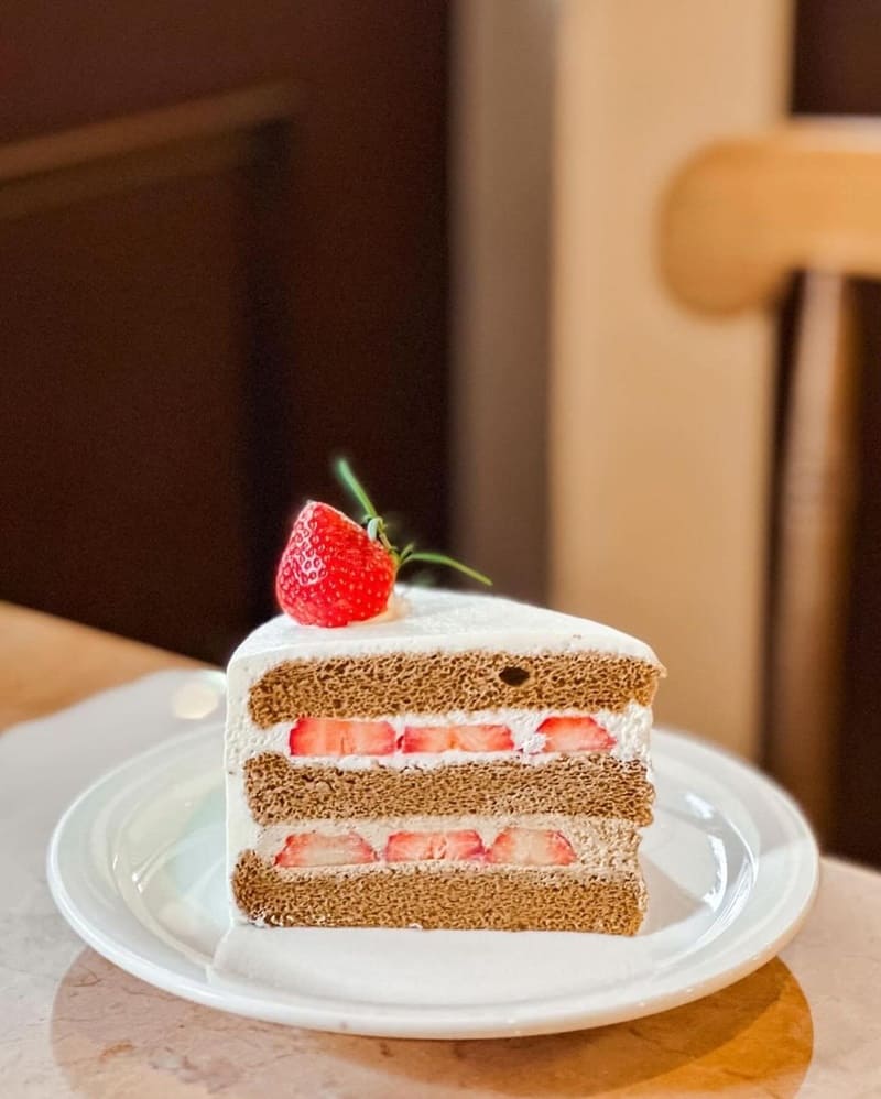 「RAN CAFE」高雄復古歐風甜點店!精緻草莓美學、華麗氛圍、質感歐風空間、極致甜點體驗!