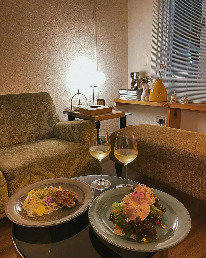 「鄰居 Le Voisin TPE」台北餐酒館！夜晚放鬆時光、白酒搭配美食、共享閨蜜時刻、拍照打卡景點！