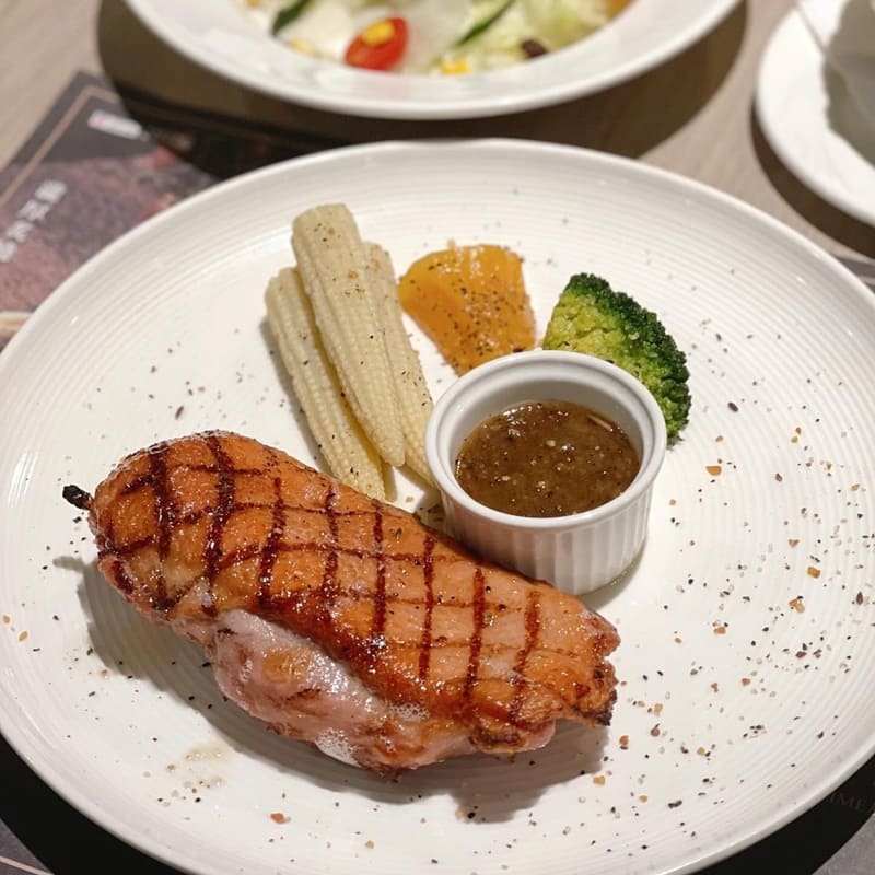 「瀧厚炙燒熟成牛排」台北牛排盛宴推薦!老饕菲力、炙燒法式櫻桃鴨、浪漫書局結束約會!