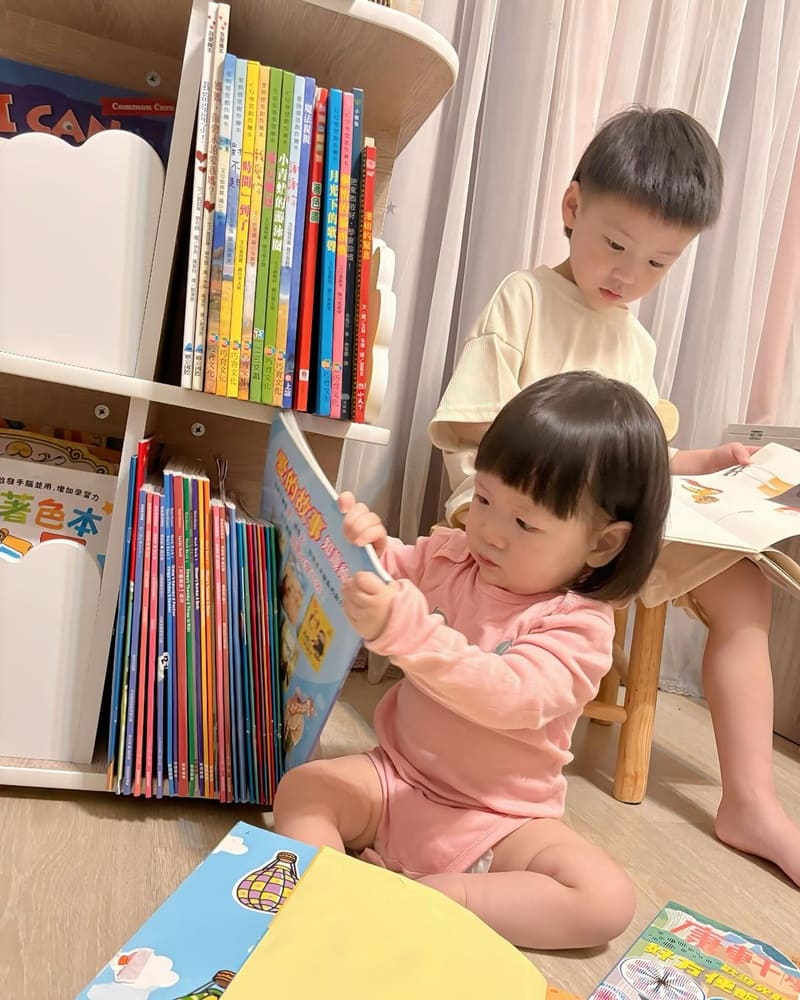 「MyTolek童樂可」台灣品牌兒童傢俱、轉圈圈收納書櫃、專為學童打造穩固大容量旋轉書架！