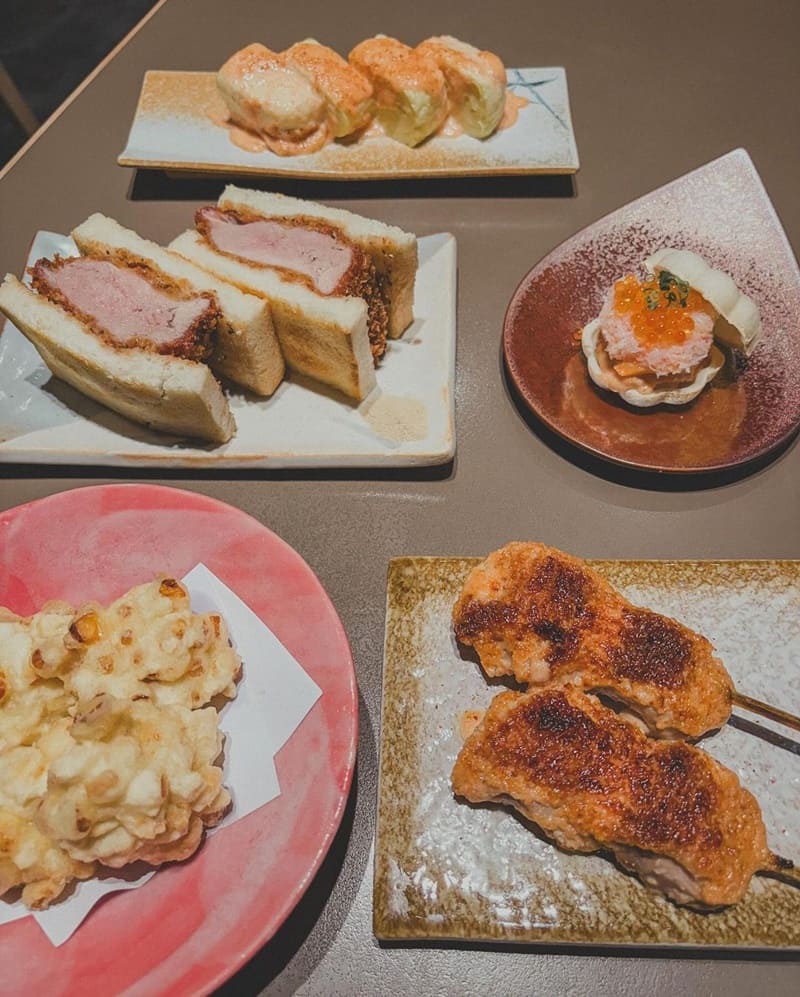 「岡心食堂」台北大安平價日料、極上珠寶丼多款日式美食、風味獨特、飽滿口感！

