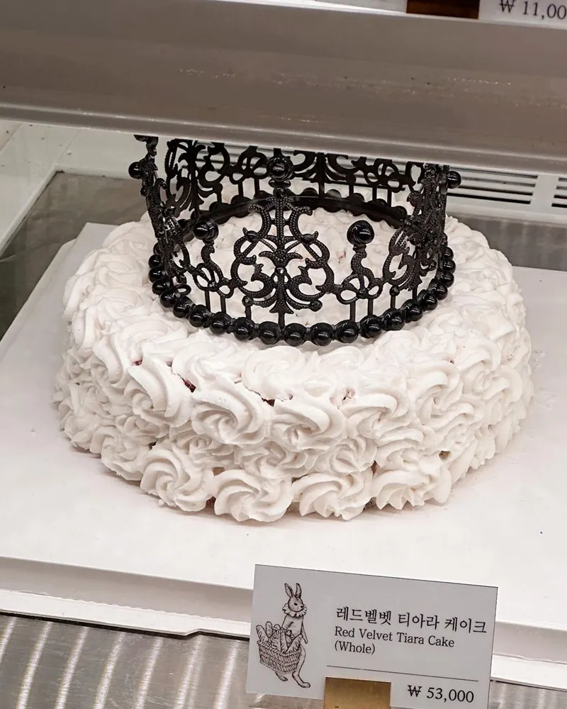 「빠니드엠 무니mooni」首爾絕美咖啡館!獨特建築風格、超美蝴蝶結可頌!