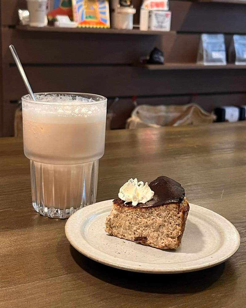 「Rebirth Coffee」台北松山木質調咖啡廳!豐富特色餐點、南京三民站理想選擇!