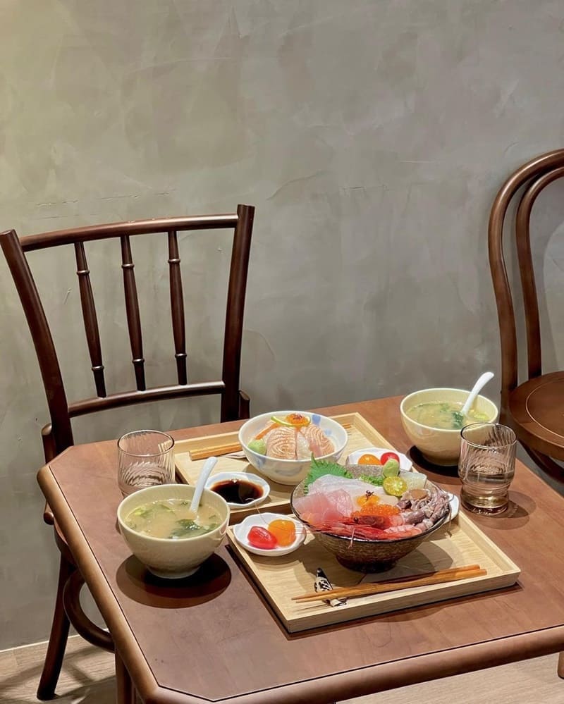 「勉強中」台北日式海鮮手作料理專門店‎、深木質調文青風、擺脫傳統日式風格！