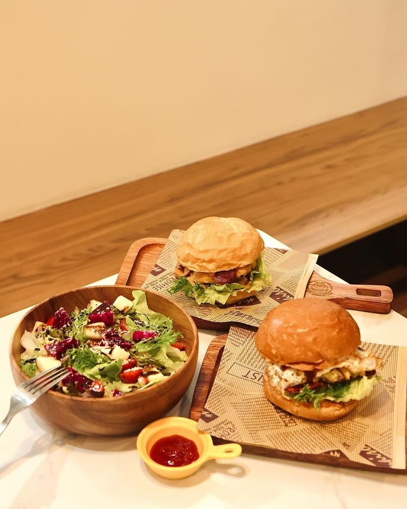 「柴堡 Shiba Burger」精緻竹北美食！黑柴主題咖啡館、太培洋牛肉堡、柴堡沙拉、絕對不能錯過！