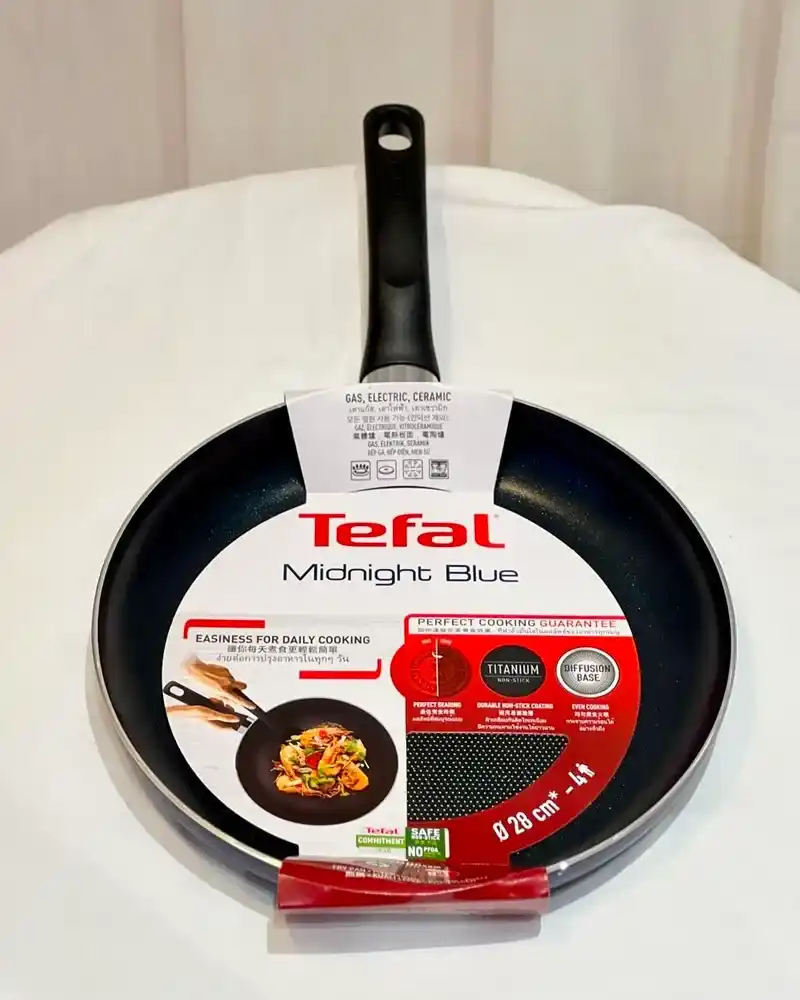 「Tefal法國特福」藍調系列28CM不沾鍋、佳溫紅心技術、專為現代烹飪而設計！
