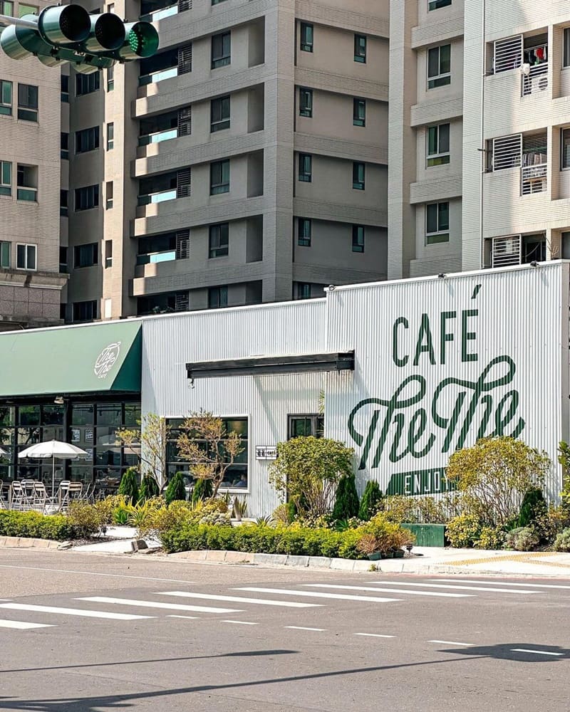 「著著咖啡The The CAFÉ」高雄輕工業美式咖啡館！美術館特區、綠意盎然環境、體驗層次豐富拿鐵！