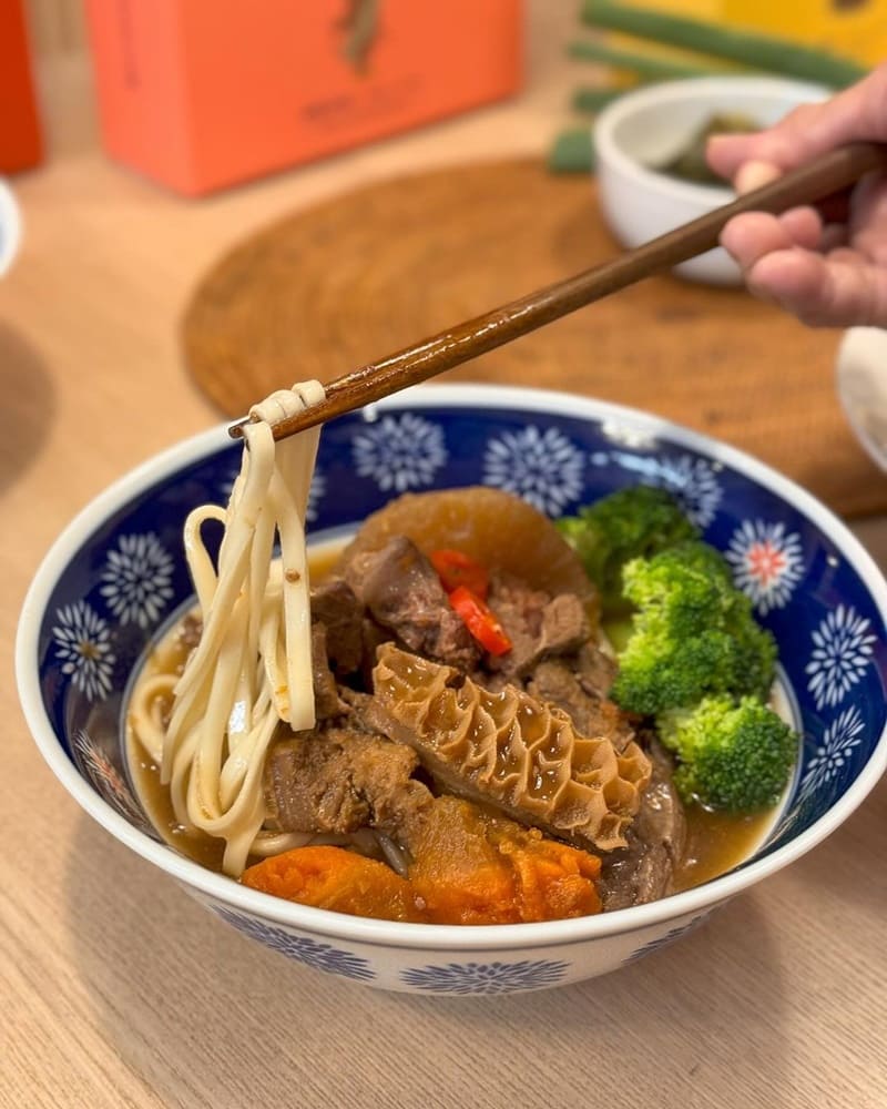 「好食圓滿」專業調理包、懶人救星、居家必備經典鍋物、紅燒半肉半肚牛肉麵!