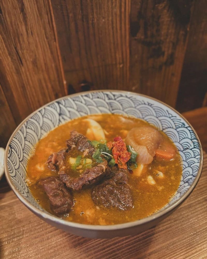 「門前隱味牛肉麵」全預約制美食、道地美味專業湯頭、辣味鮮香誘人、內用享體驗!