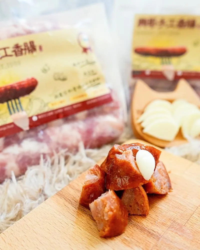 「興哥手工香腸」三十年老滋味、真正原肉香腸、使用台灣豬、純手工新鮮無添加！