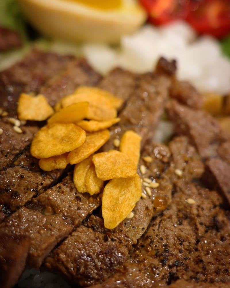 「猿樂燒肉丼」台北松山區超多肉量燒肉丼飯！超平價又美味、限量可愛最中貓貓！