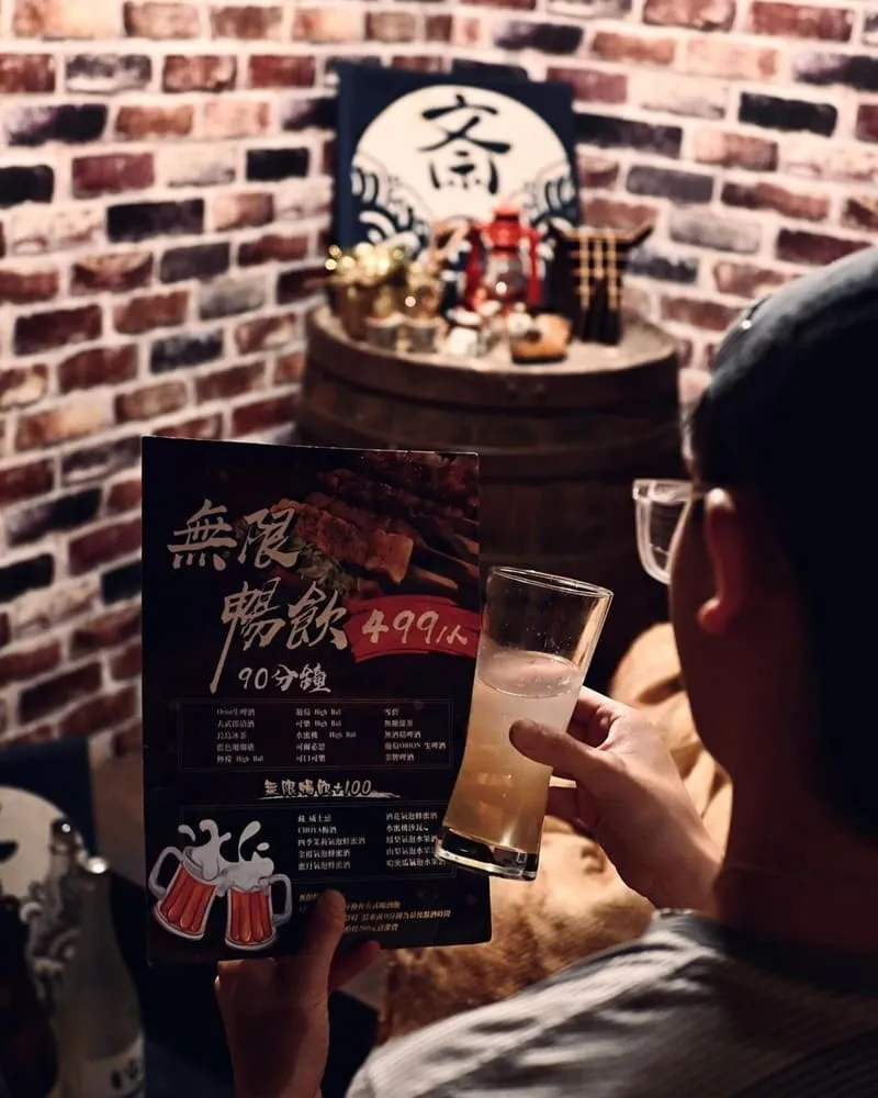 「赤野居酒屋」板橋江戶風居酒屋!平價推薦串燒美食、90分鐘喝到飽酒水體驗!"
