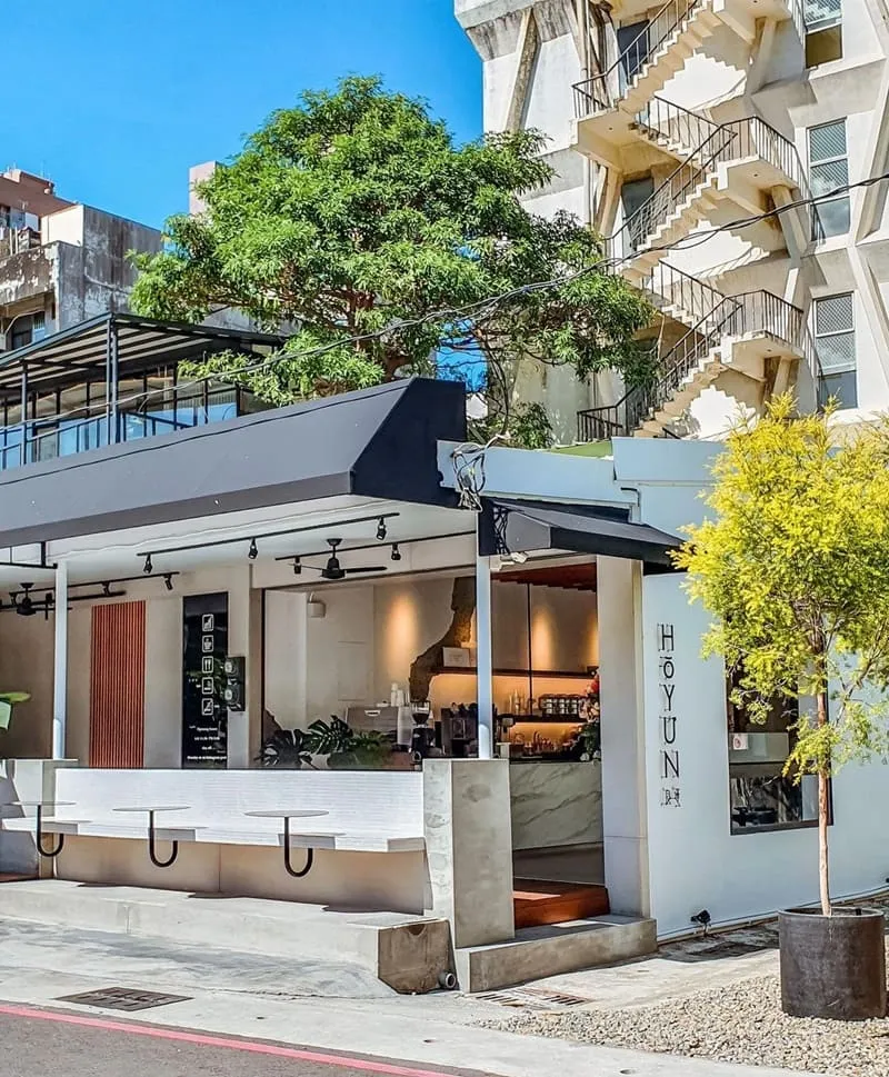 「良運Hoyun Cafe」高雄逍遙園旁新穎咖啡廳!簡約質感、芒果氣泡飲清新解渴、蛋沙拉可頌香酥順口!