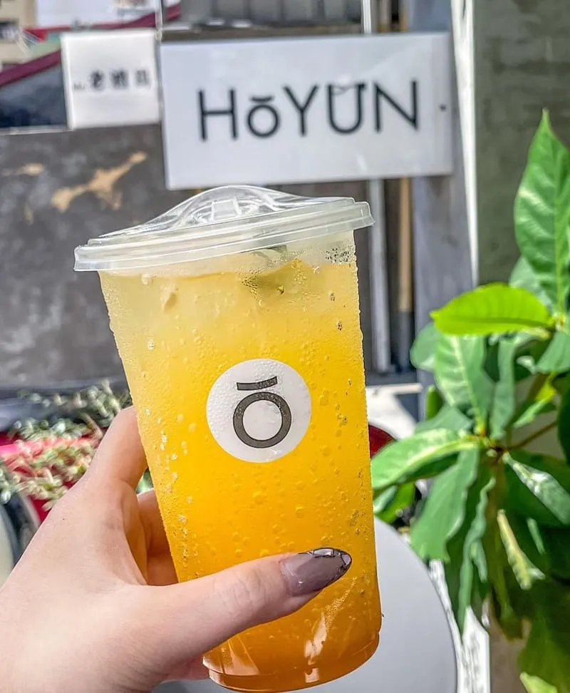 「良運Hoyun Cafe」高雄逍遙園旁新穎咖啡廳!簡約質感、芒果氣泡飲清新解渴、蛋沙拉可頌香酥順口!