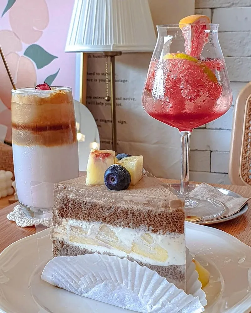 「槑咖啡MEI Coffee」高雄韓風甜點！藍莓生乳酪、桃仙子戚風、玫瑰系列、高雄人氣店！