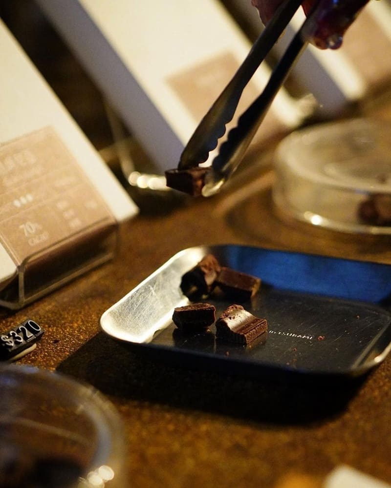 TERRA Bean to Bar Chocolate,位於台北市大安區溫州街7號 這是一篇關於探索巧克力世界的驚喜之旅的文章。作者不是巧克力愛好者，但意外地走進了一家巧克力專賣店，並被店裡的各種巧克力所吸引。