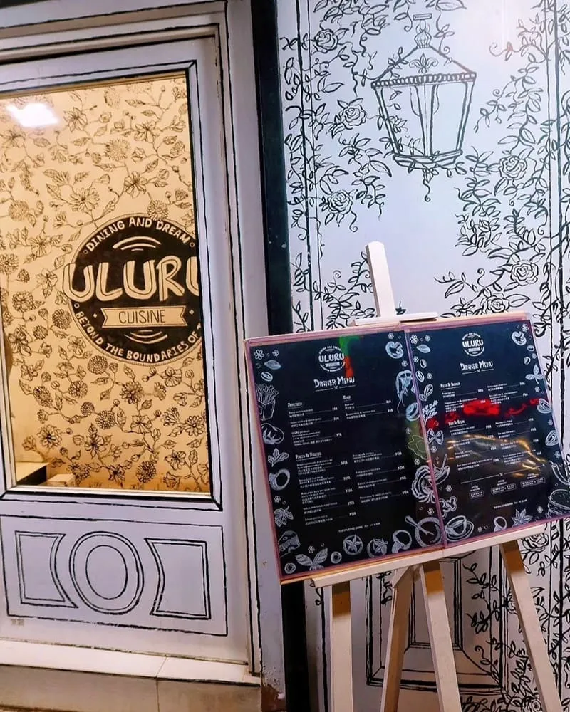 「ULURU.HK」香港灣仔創意2D手繪藝術餐廳！西式料理、黑白元素、網紅打卡餐廳！