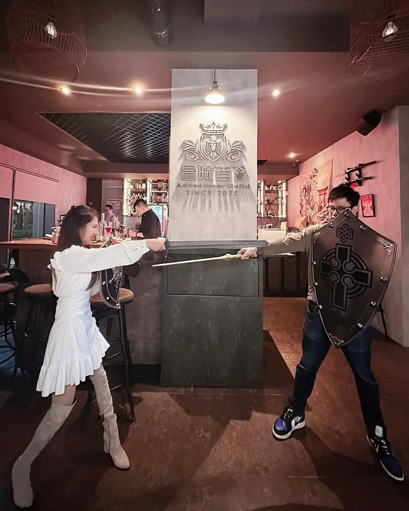 「冒險者公會The A.G's Bar」台北信義二次元遊戲風酒吧、豪華270度環景投影、處處充滿驚喜！
