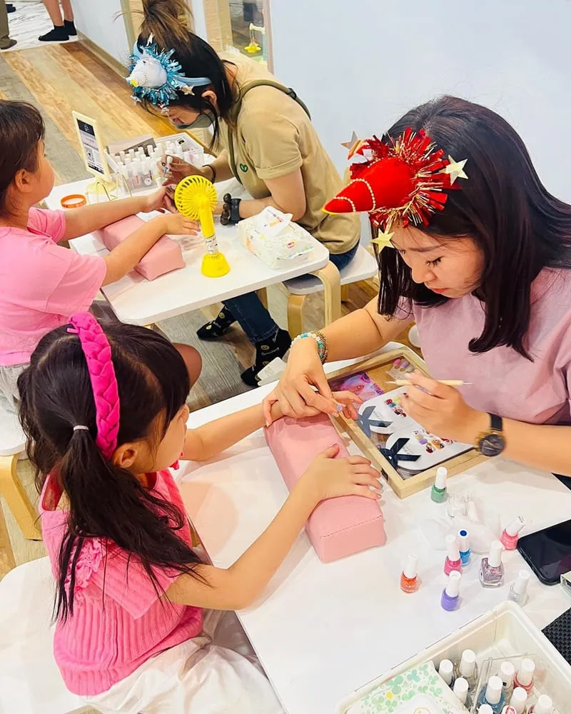 「奧斯丁夢想樂園」台南南紡室內兒童樂園、設施多樣有趣、五月壽星免費美甲體驗！