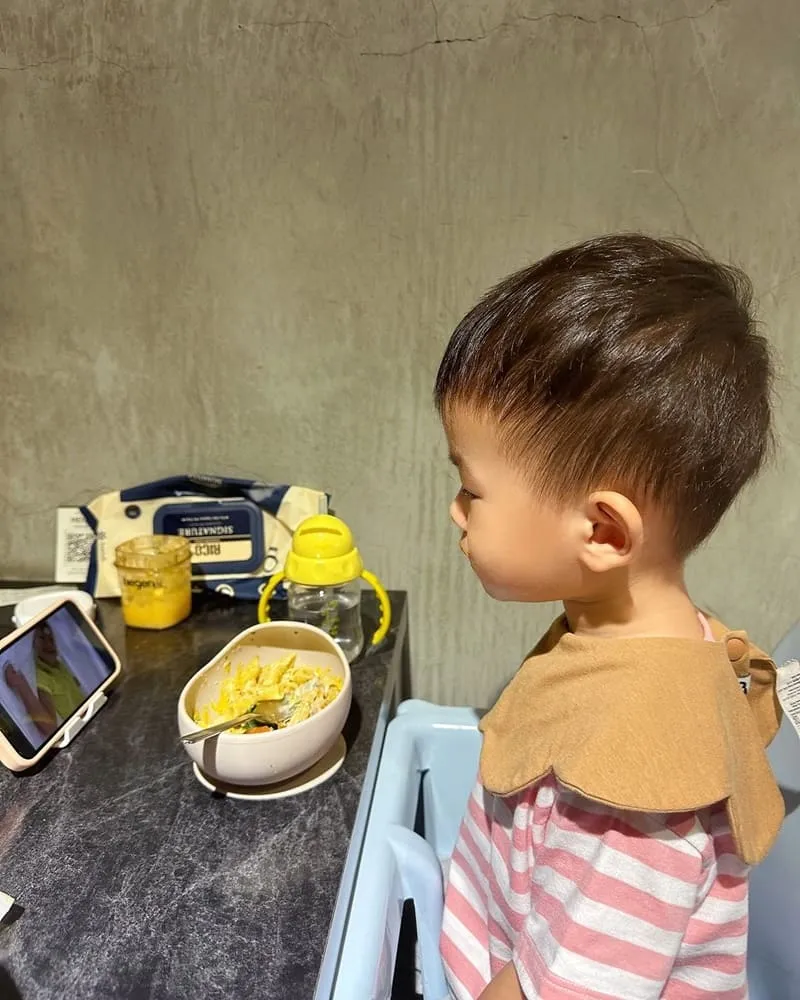 簡捷餐桌