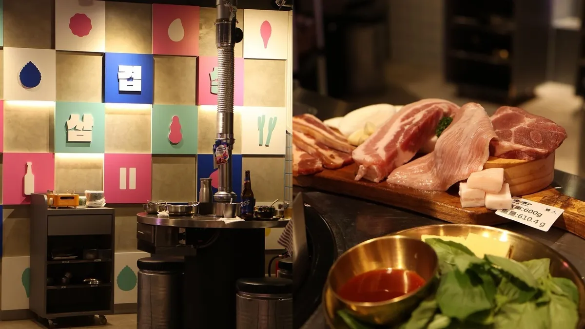 「金咕친구 韓式原塊烤肉」台北王品韓式燒肉店！全程代烤韓式厚切肉、提供多款口味選擇與免費續菜！