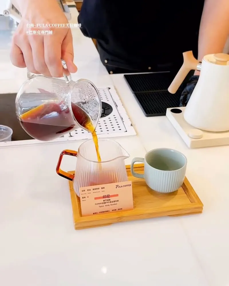 「FULA COFFEE芙拉咖啡」台南安平新開幕咖啡廳、巴斯克專賣店、品味藝術與美食!