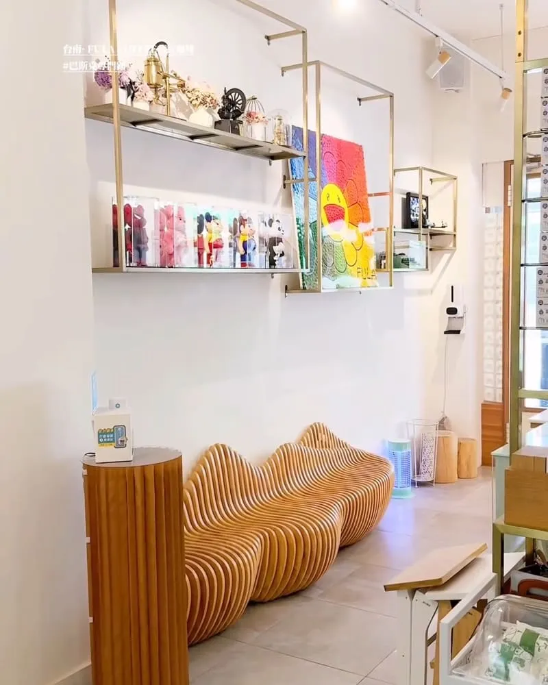 「FULA COFFEE芙拉咖啡」台南安平新開幕咖啡廳、巴斯克專賣店、品味藝術與美食!