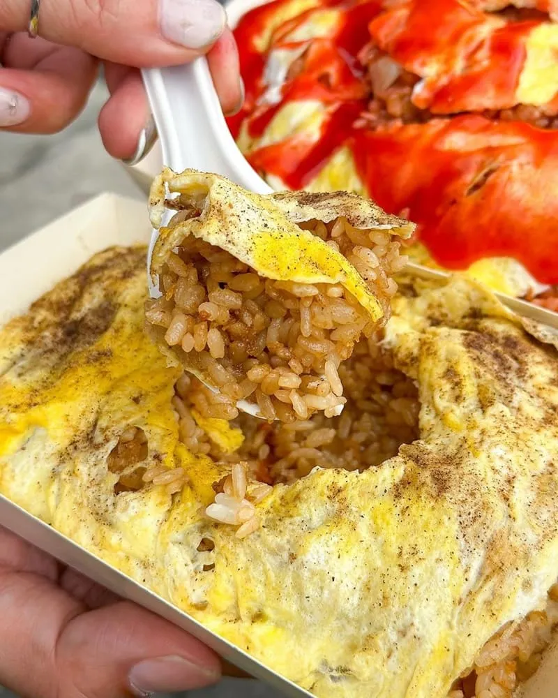 「輔英蛋包飯」高雄鳳山必吃美食！超值美味、豐盛份量、口味眾多、番茄總匯蛋包飯！