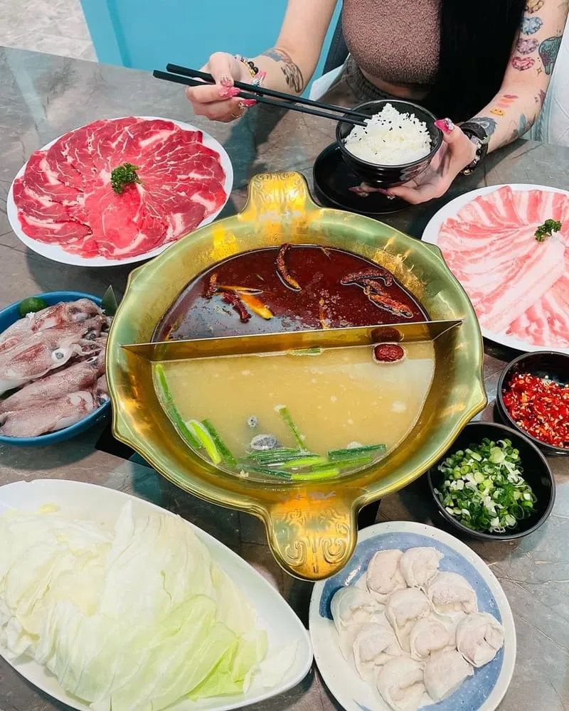「九寨十鍋」台北中山純正四川麻辣鍋、網美等級火鍋店、專業美食饗宴、宵夜新選擇!