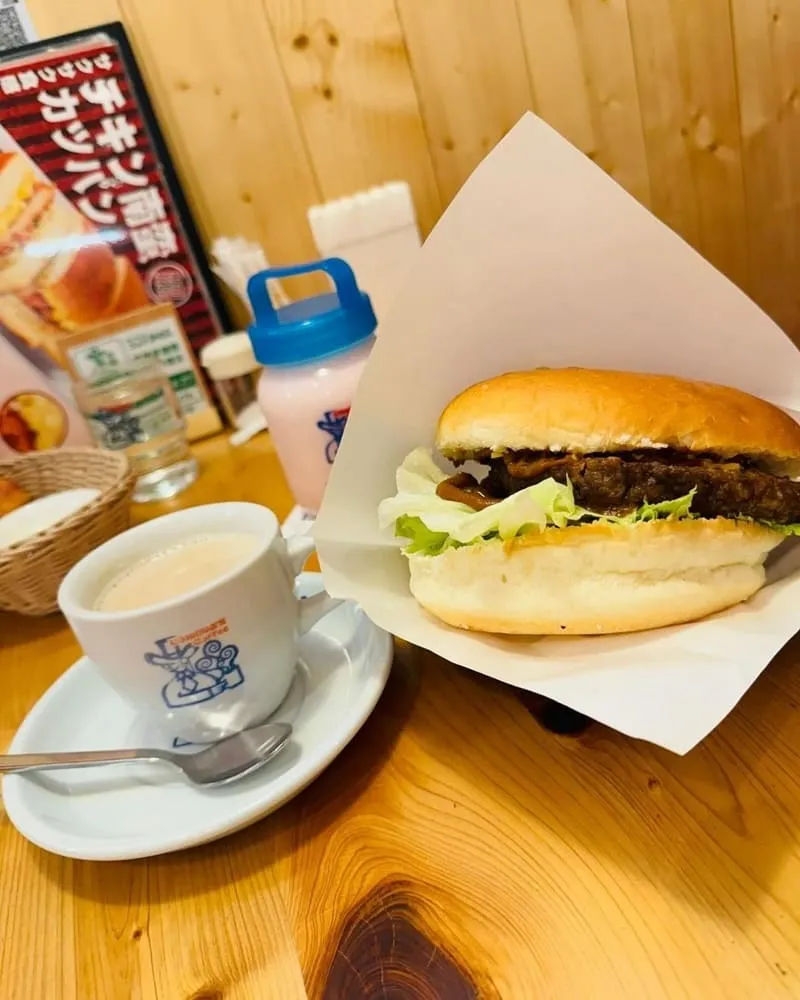 「Komeda’s Coffee台灣店」台北新莊日式早午餐!高級漢堡、總匯三明治、甜點與優惠組合!