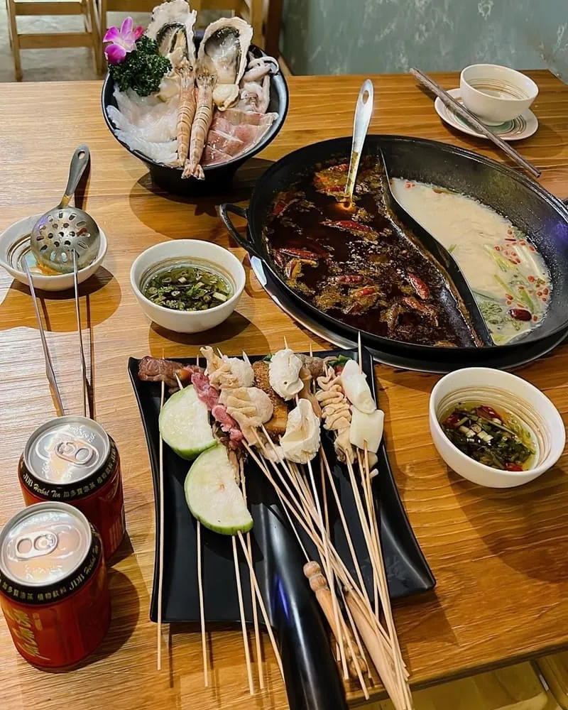 「辣二爺麻辣涮串」台北大安正宗四川麻辣串串火鍋!每串15元、超豐富原汁原味!