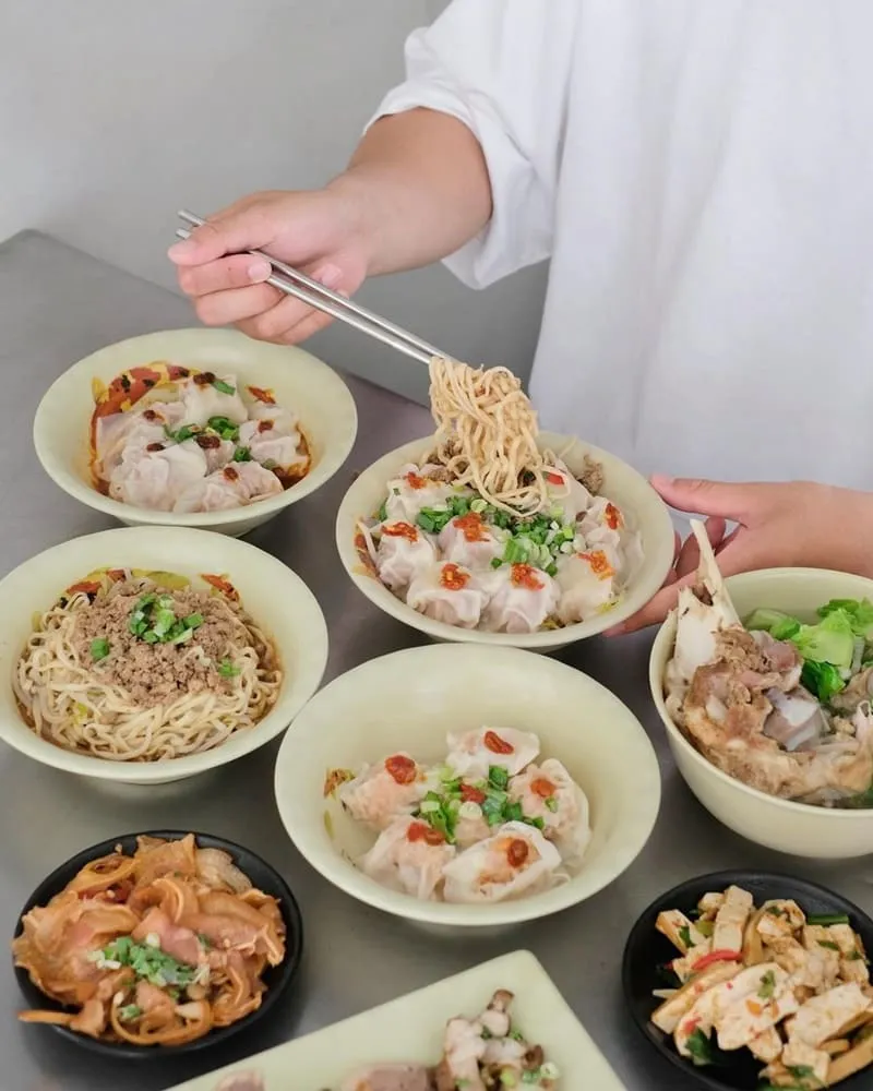 「林媽媽意麵」台南北區傳統小吃店、手工餛飩飽滿、自製紅油抄手醬、萱Ⓝⓘ推薦！