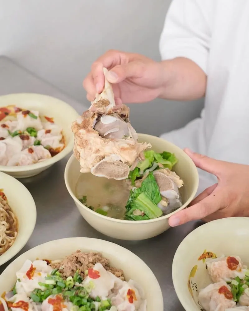 「林媽媽意麵」台南北區傳統小吃店、手工餛飩飽滿、自製紅油抄手醬、萱Ⓝⓘ推薦！