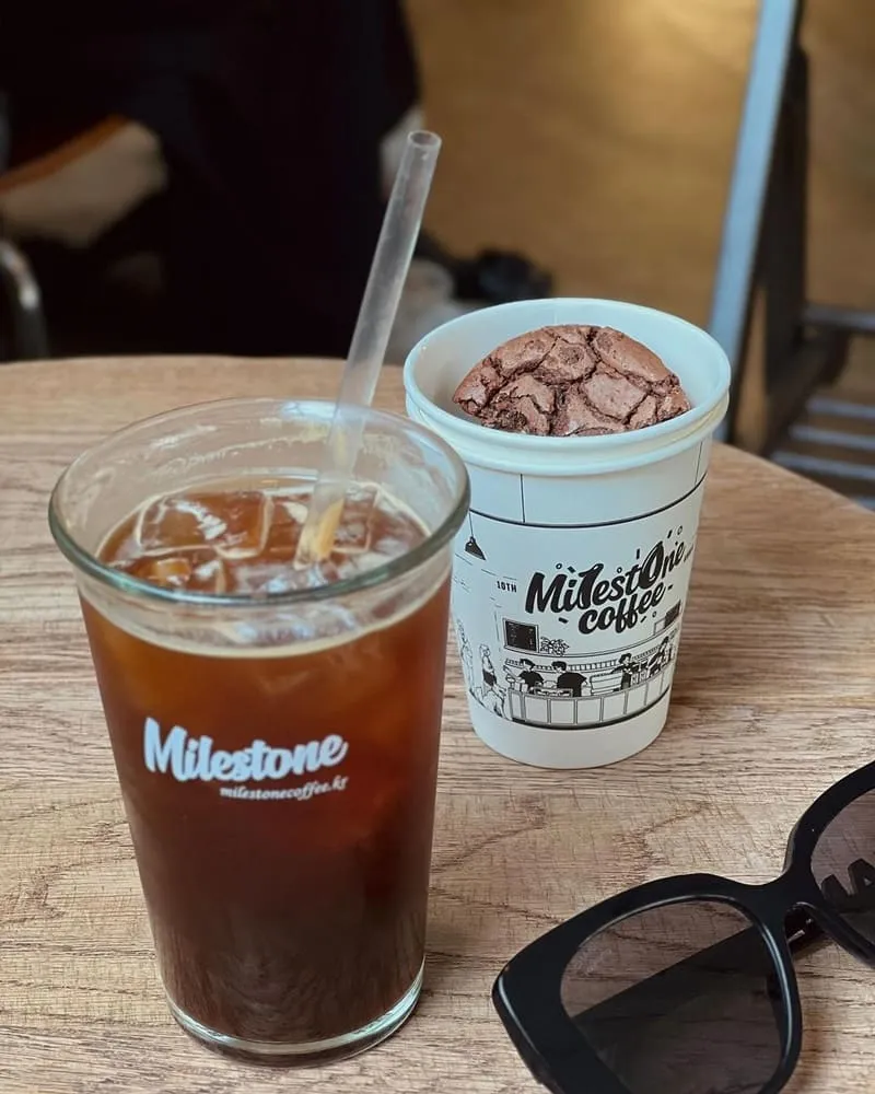 「Milestone Coffee」首爾狎鷗亭店咖啡三巨頭！維也納咖啡、奶油綿密絲滑！
