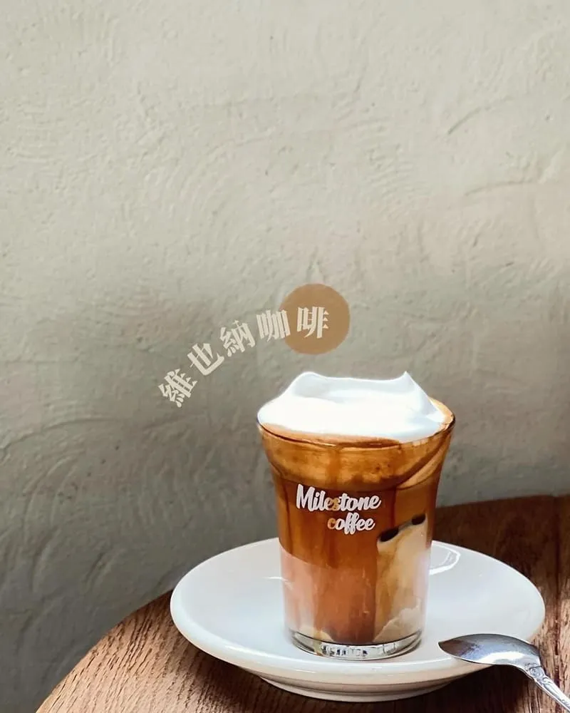 「Milestone Coffee」首爾狎鷗亭店咖啡三巨頭！維也納咖啡、奶油綿密絲滑！