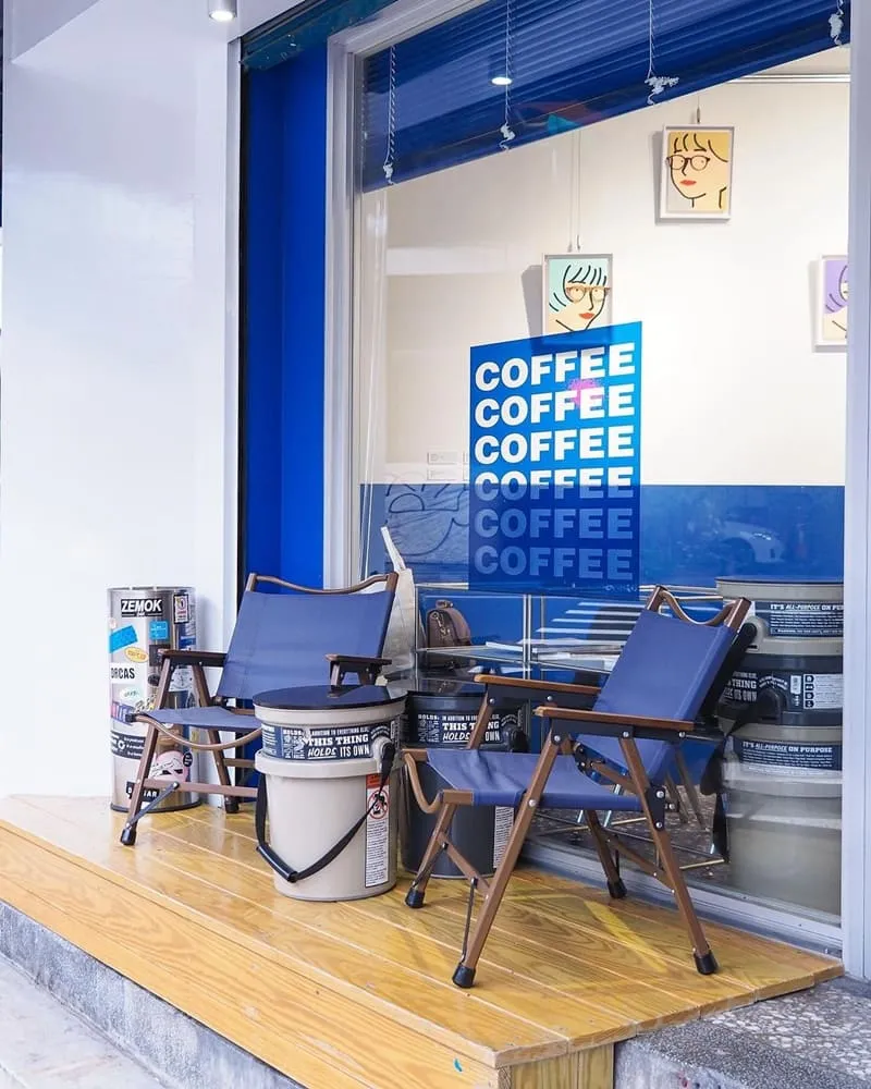 「Riverside Darling」台北大稻埕河畔藍色系咖啡廳、潮流風格、布丁與抹茶牛奶美食樂章！