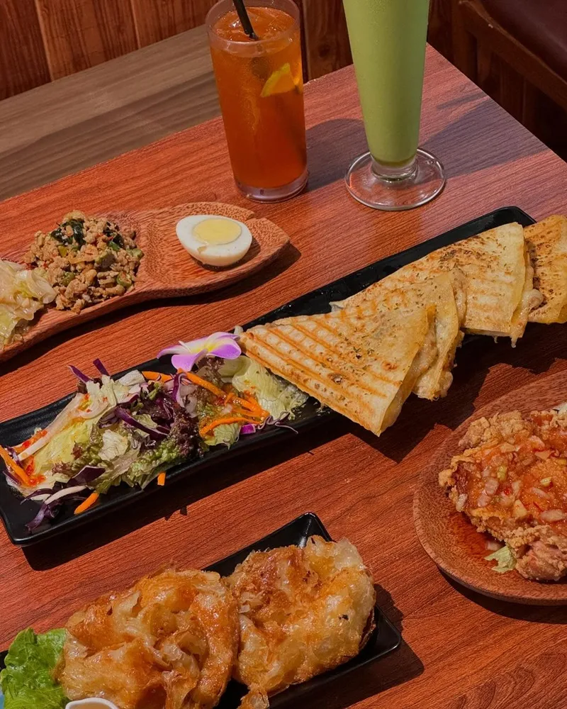 「泰之初Brunch」台大附近泰式早午餐!經典料理令人心花怒放、酸辣湯、煉奶香拉餅必點、學生聚集好去處!