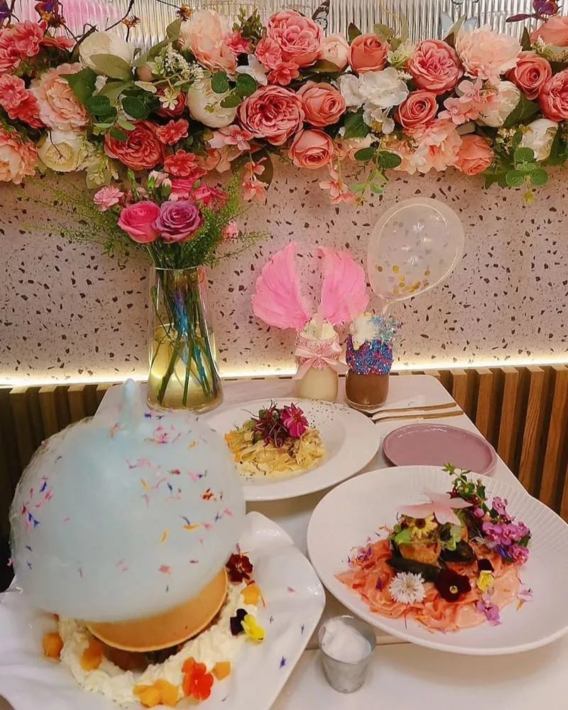 「Wanderlust」香港銅鑼灣熱門新開幕!花蝴蝶夢幻主題、泰式料理、豐富美味!