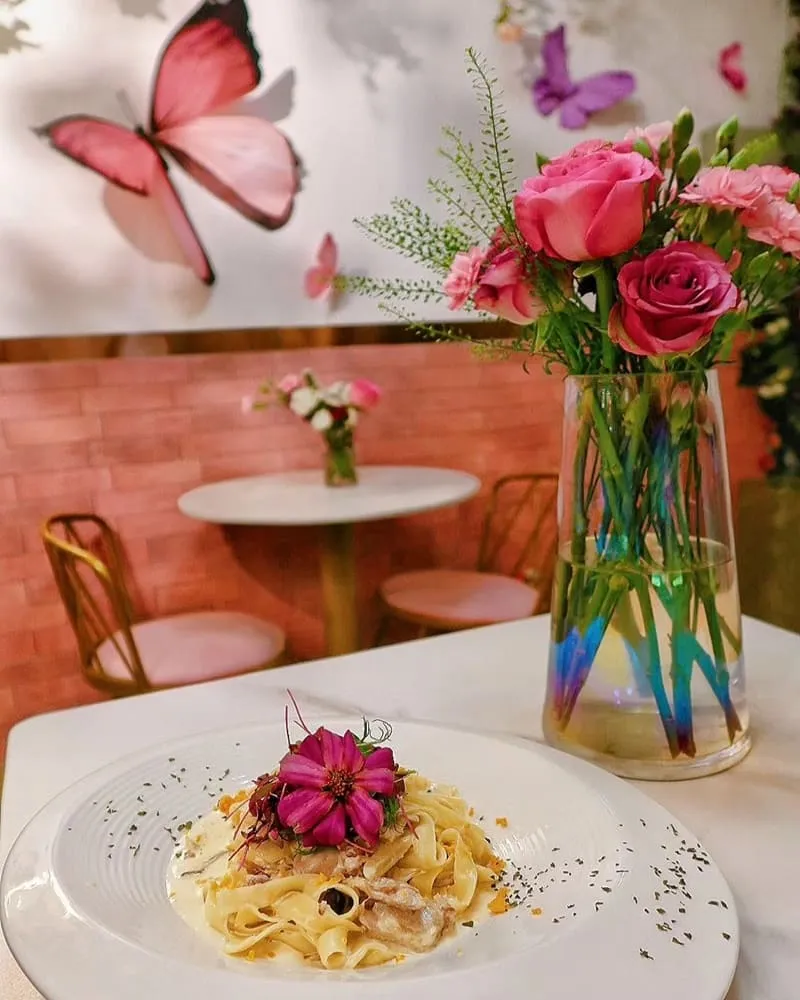 「Wanderlust」香港銅鑼灣熱門新開幕!花蝴蝶夢幻主題、泰式料理、豐富美味!