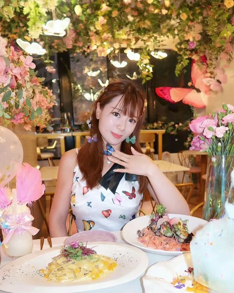「Wanderlust」香港銅鑼灣熱門新開幕!花蝴蝶夢幻主題、泰式料理、豐富美味!