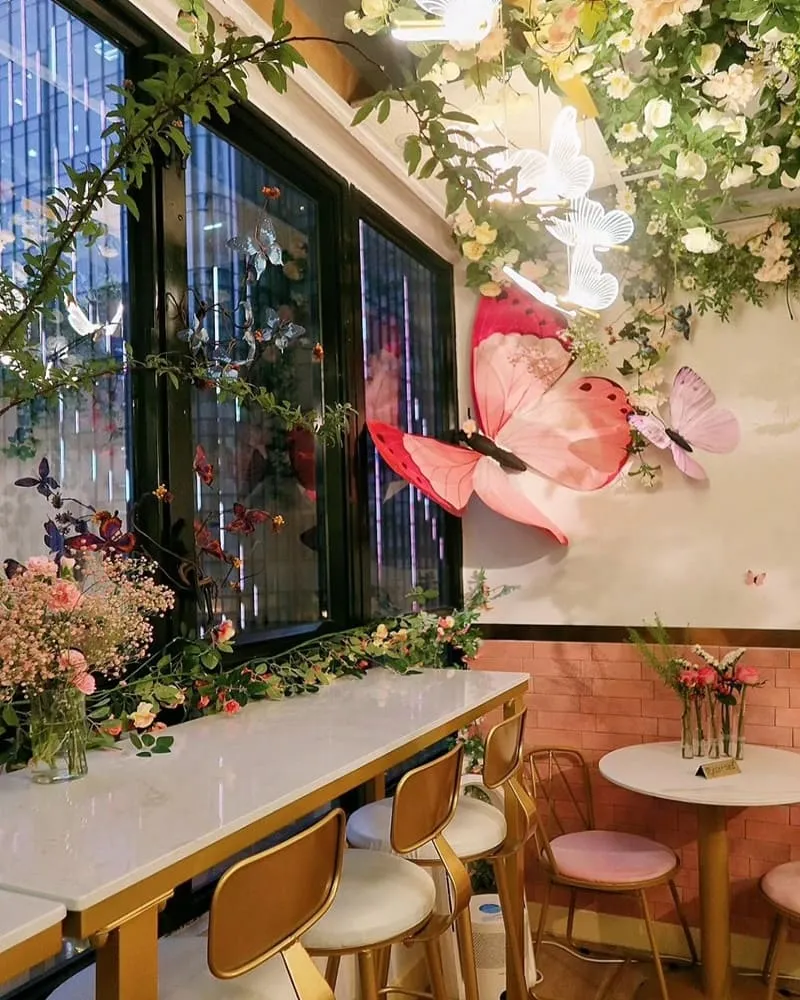 「Wanderlust」香港銅鑼灣熱門新開幕!花蝴蝶夢幻主題、泰式料理、豐富美味!