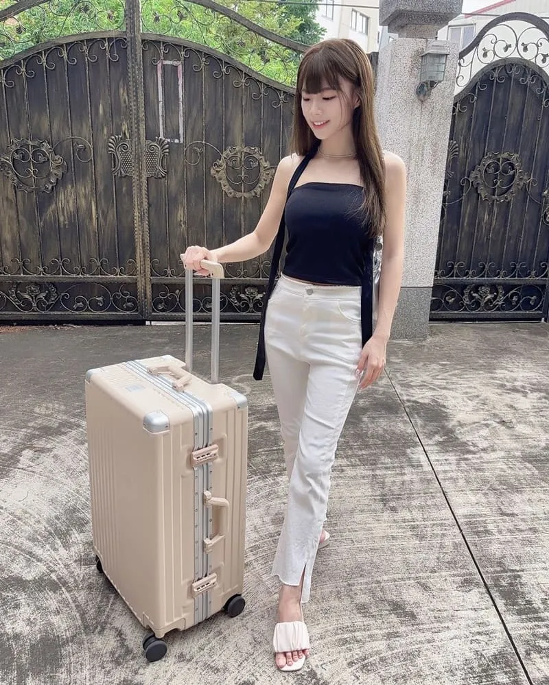 多功能杯架USB充電行李箱
