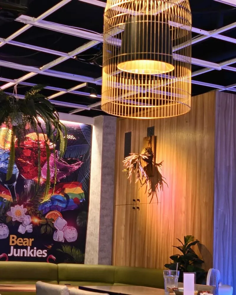 「Bear Junkies熊飲」台北西門町早午餐&酒吧、獨特招牌菜、服務親切、寵物友善餐廳!