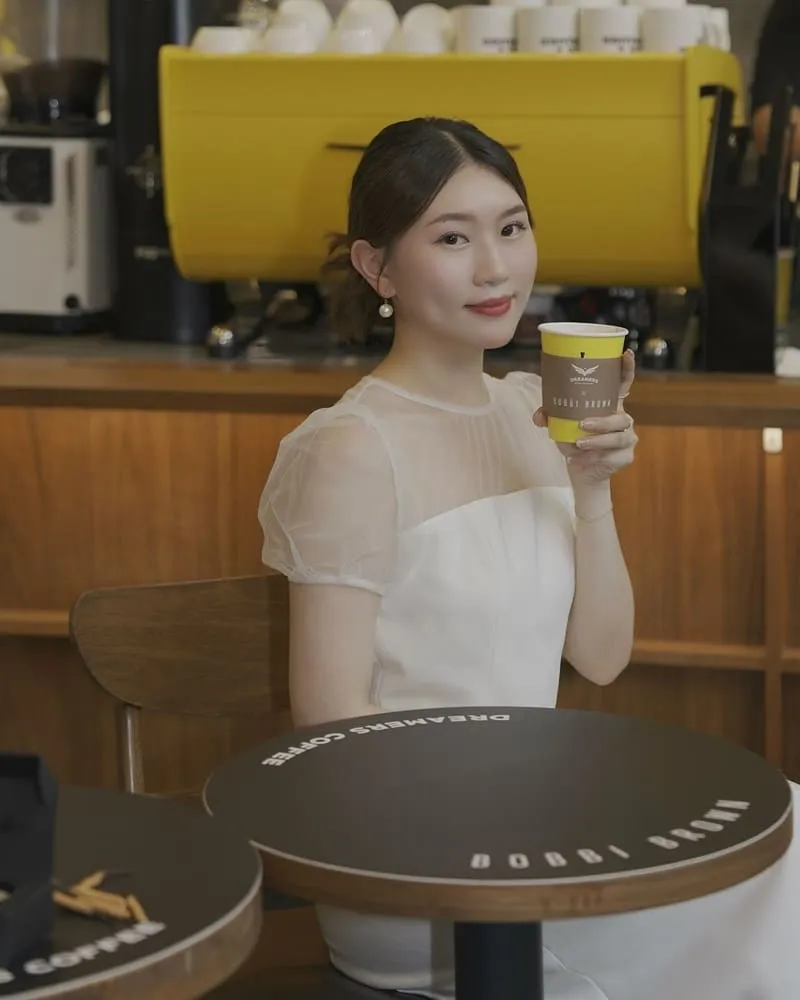 BOBBI BROWN x DREAMERS COFFEE