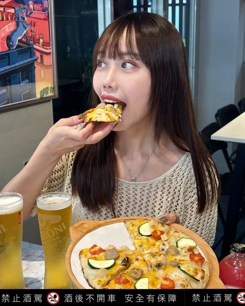 C PICKZA 嘻比薩