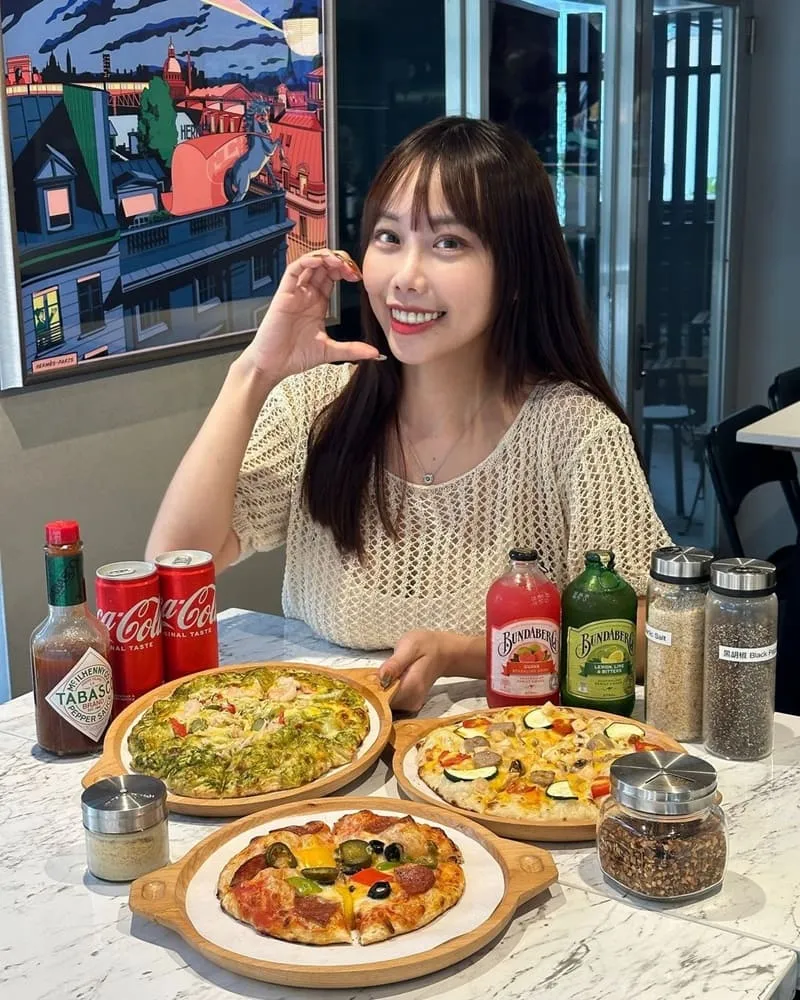 C PICKZA 嘻比薩